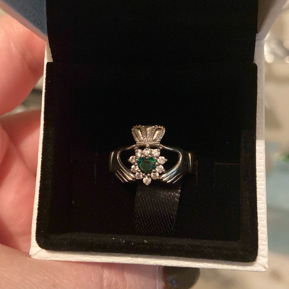 New in bag Glencara claddagh ring